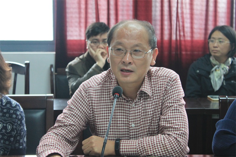 鞠少卿传达学校相关会议精神